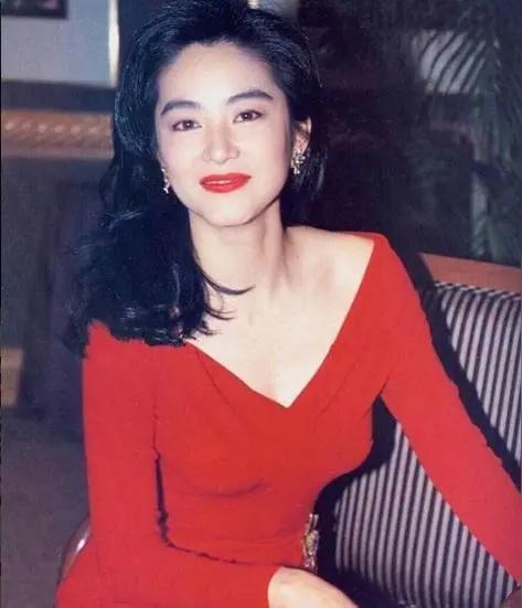 林青霞与吕秀菱谁更漂亮?
当然是林青霞，但吕秀菱也很漂亮。
琼瑶当年指定的“林青