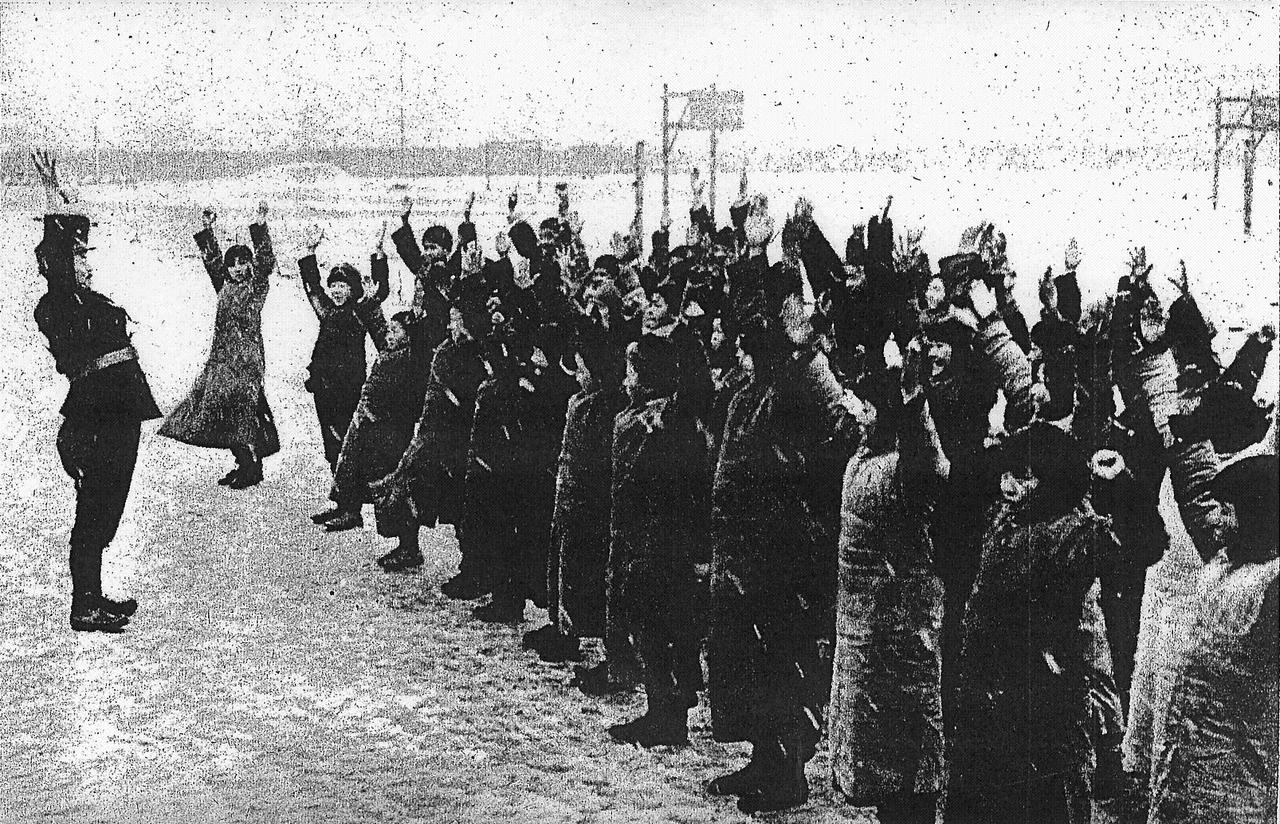 天寒地冻的，日军在用他们的那一套，来摧残我们的孩子！1938年1-2的镇江，天气
