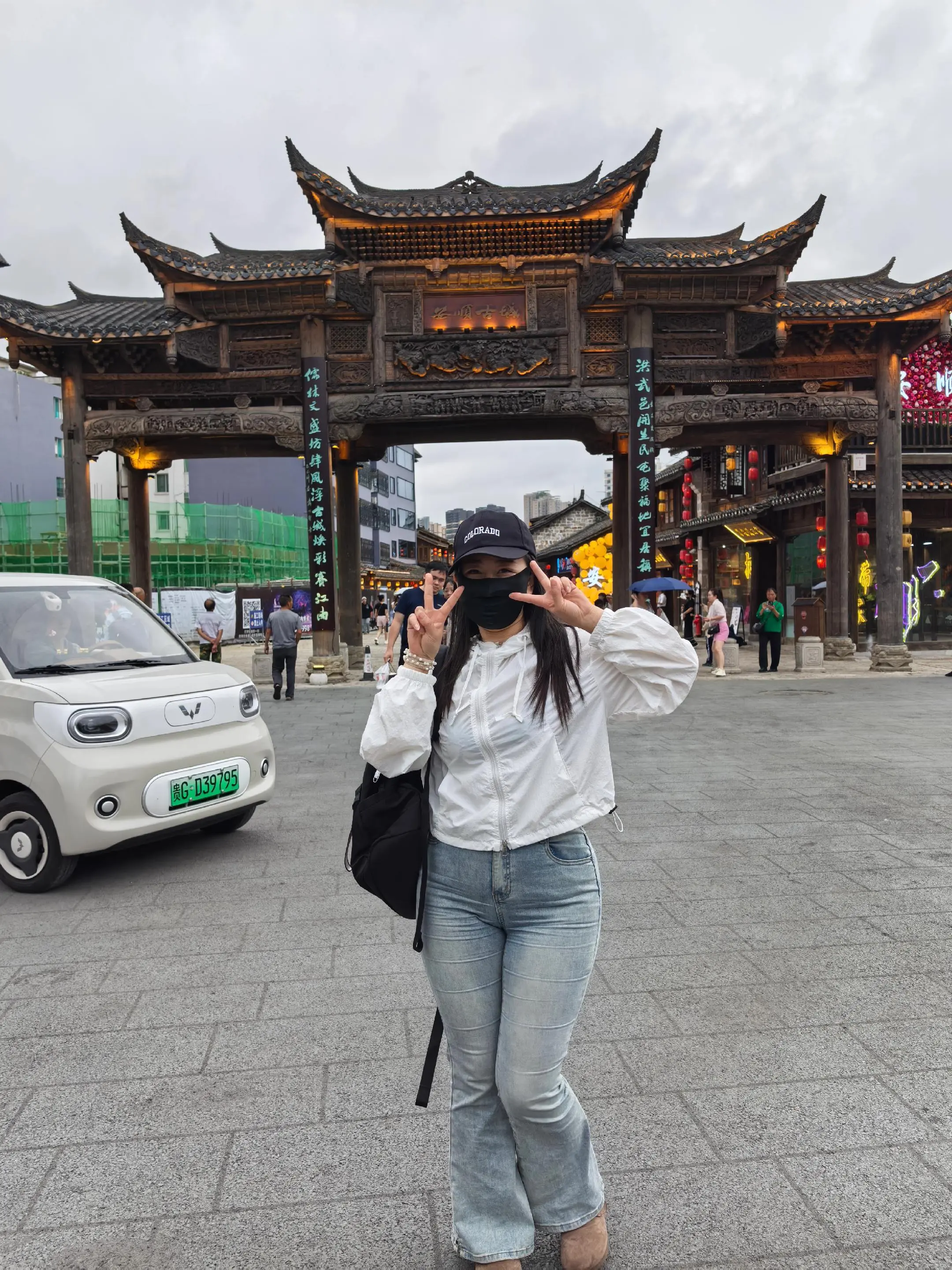 此生我都忘不了，对他而言或许我只是一个伤他太深的人一辈子不愿再见到我了...