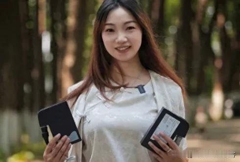 心脏是假的，命是真的。”武汉女子廖翠，带着一颗人工心脏活了整整7年。每天清晨，她