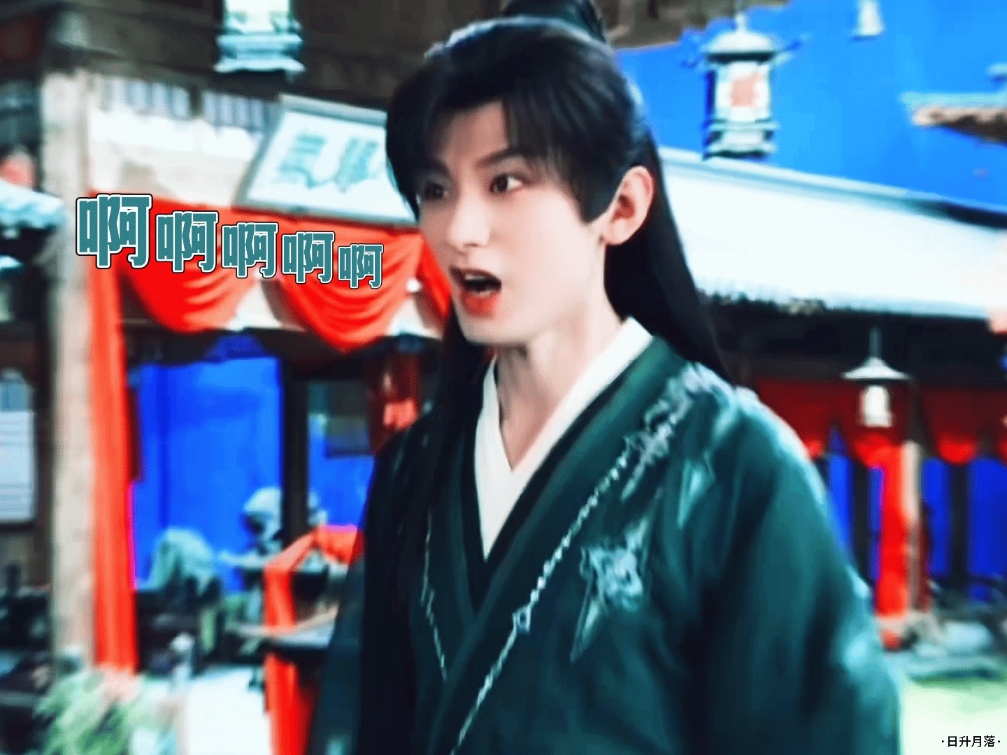 晚上在外面吃饭，一家四个人四个口味谁也不凑合，只能一个人吃完一家再去另外一家……