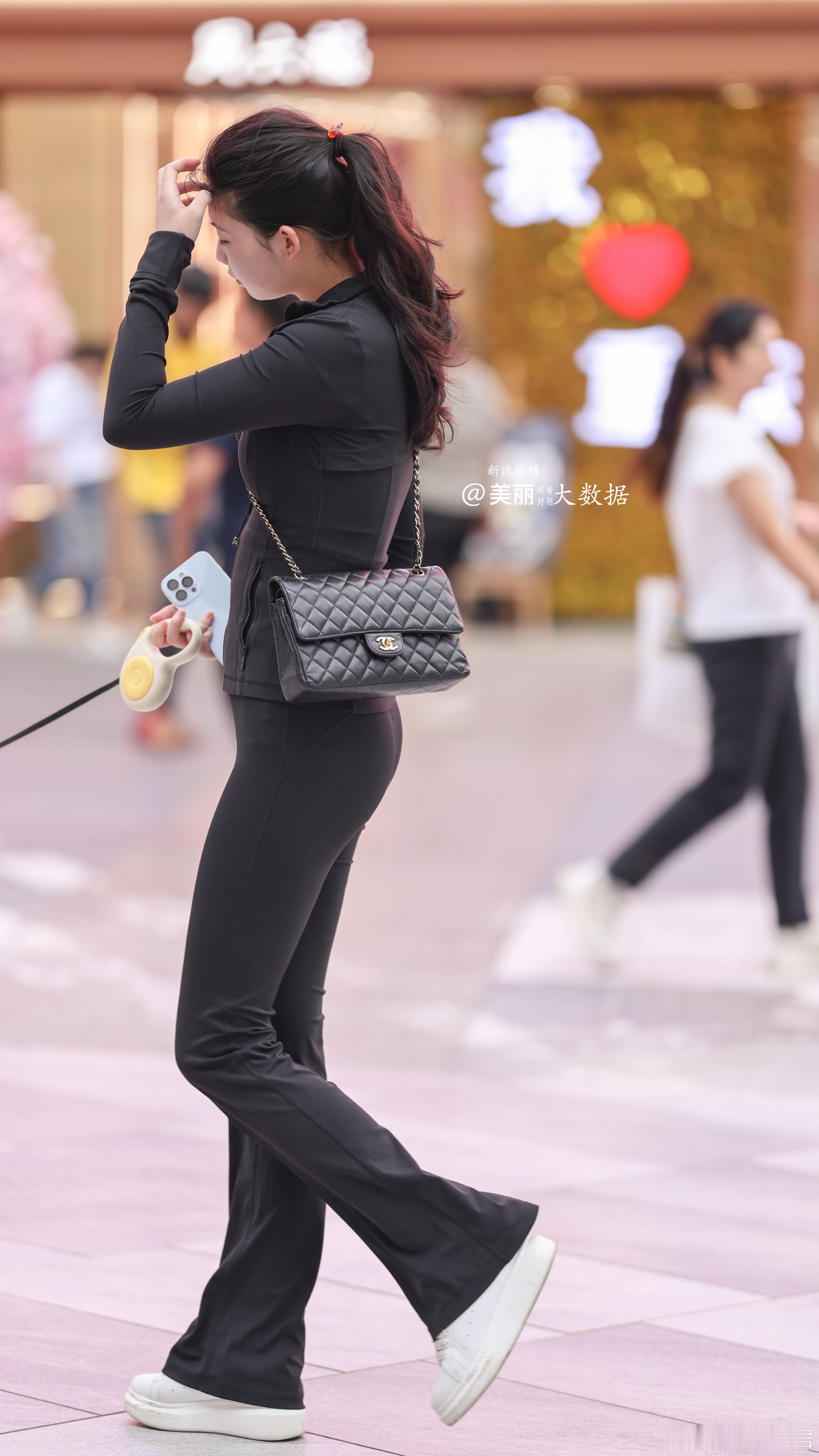 侧颜。朝发夕至 