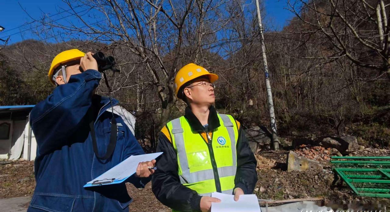 【联合巡视护德宝 电铁同心守平安】11月20日，@国网陕西超高压公司 关中运维分