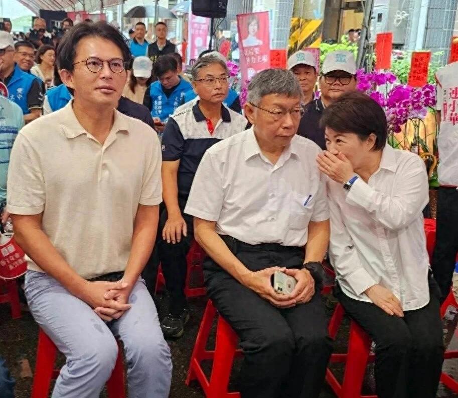 8月9日，台中上演重磅蓝白合体大戏，国民党最强母鸡卢秀燕，携手民众党双核心柯文哲