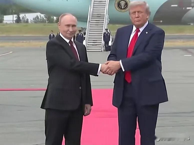 无论发生什么，特朗普会一直坏到底。
尽管美国抛出的让乌克兰丧权辱国的28条遭到各