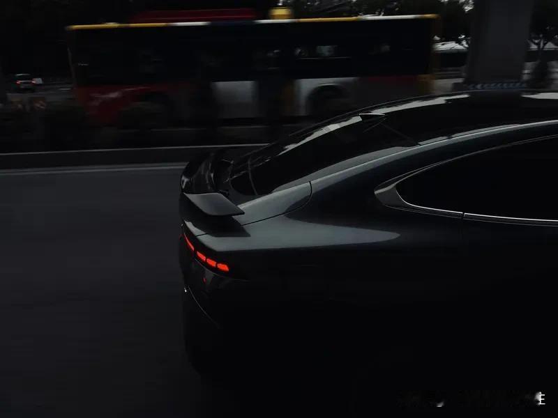 极氪007GT的改车成本成了热门话题。网上传言改款会让终端售价上调5000 - 