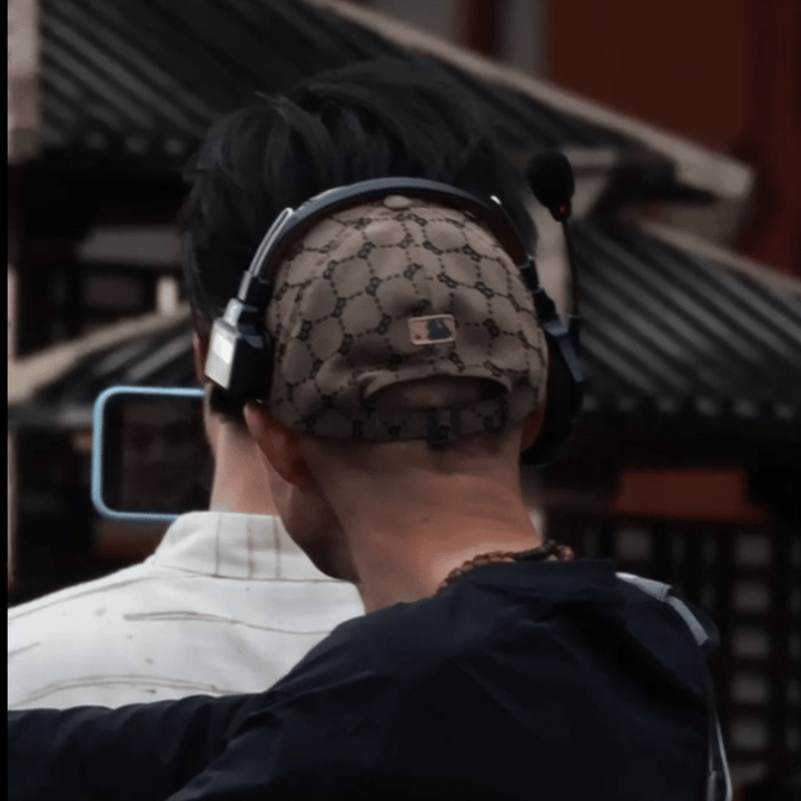 我不行了给我萌哭了 突然蹦出一只猪