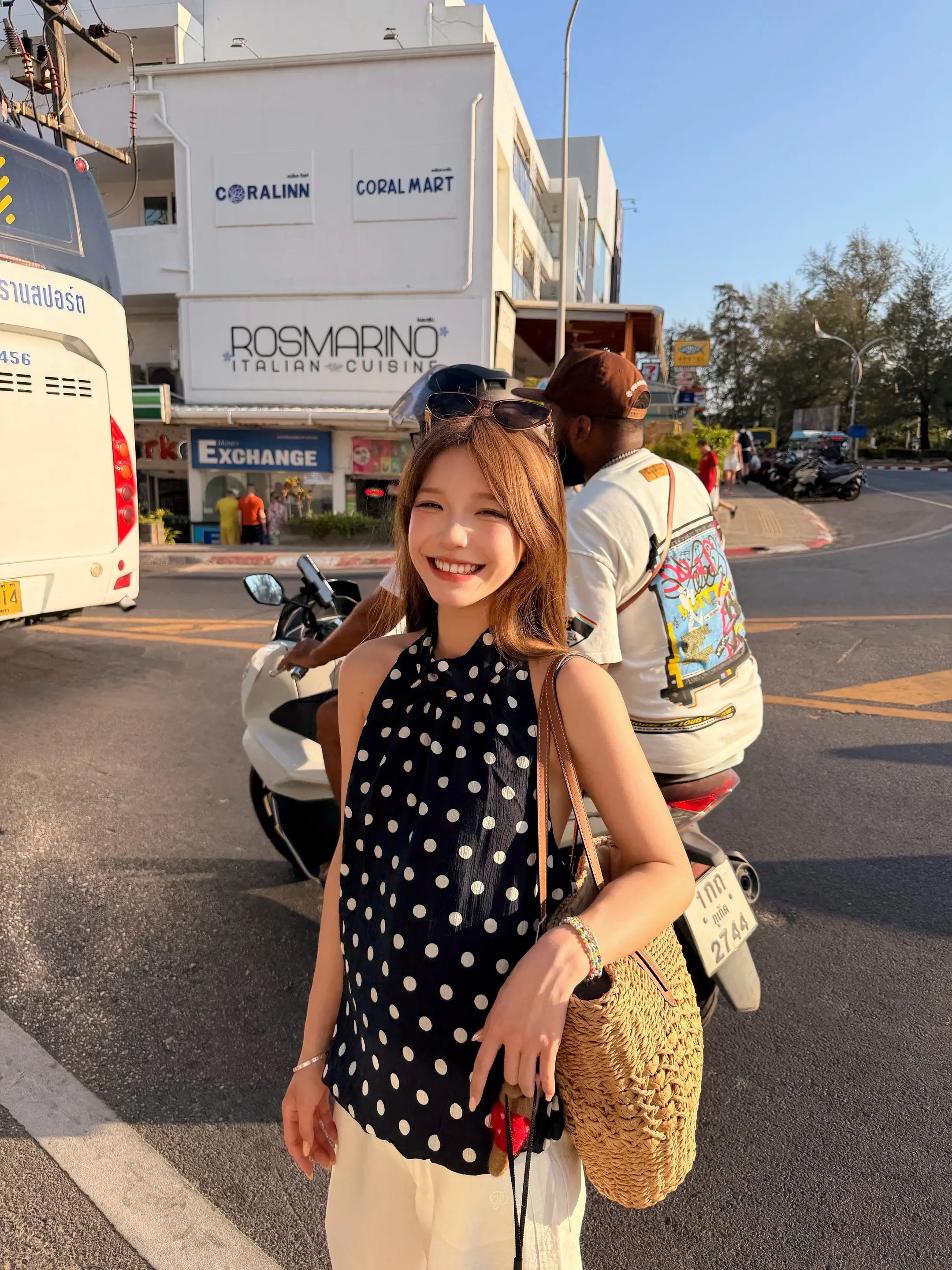 穿梭在街头巷尾🚥.