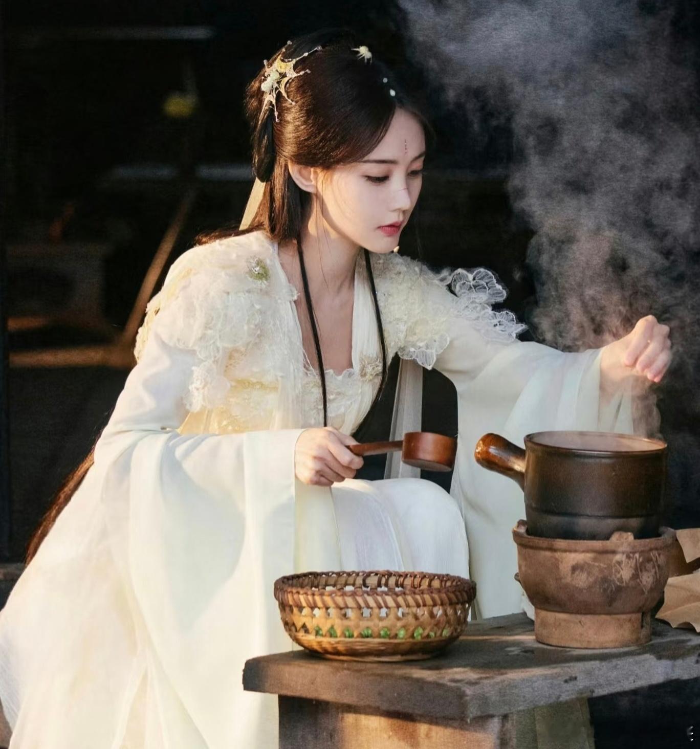 不中嘞，我必须承认的是古偶我还是会看脸的，李一桐在天地剑心里面都美成啥样了，好灵