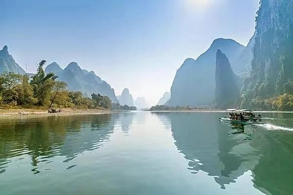 #值得一去的打卡地# 
一个犹如人间仙境的地方，那就是广西，拥有令人陶醉的自然风