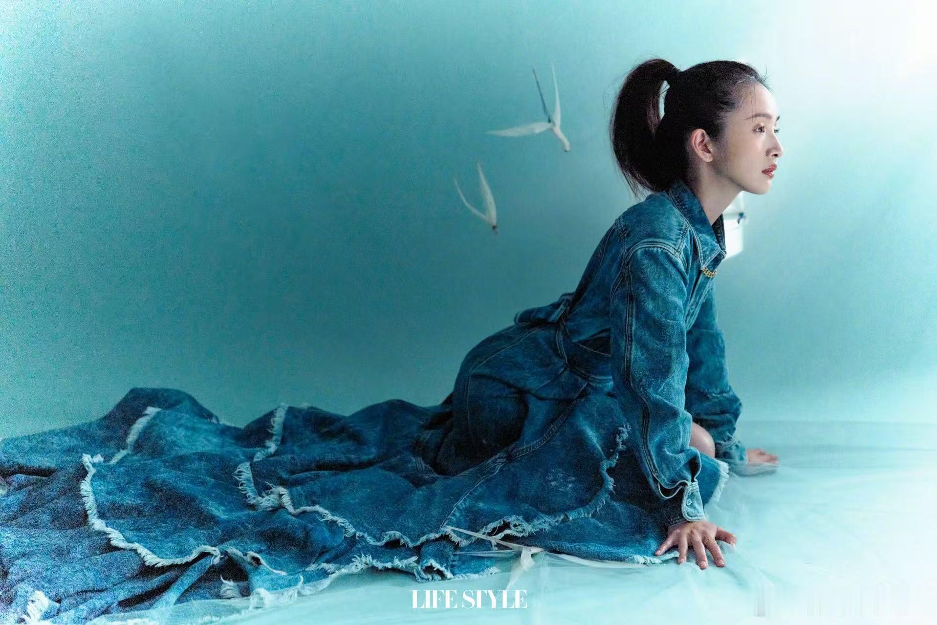 殷桃裙摆给林依晨当坐垫花儿与少年 这个路透小片段反复看了好几遍，殷桃下意识照顾林