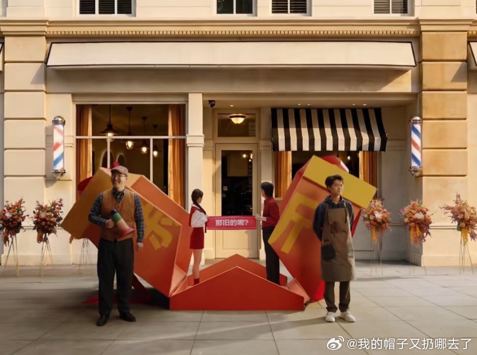 被衣服报复了衣服不会抱怨，却用满满一柜的存在感悄悄报复。买得越多，越觉得没衣可穿