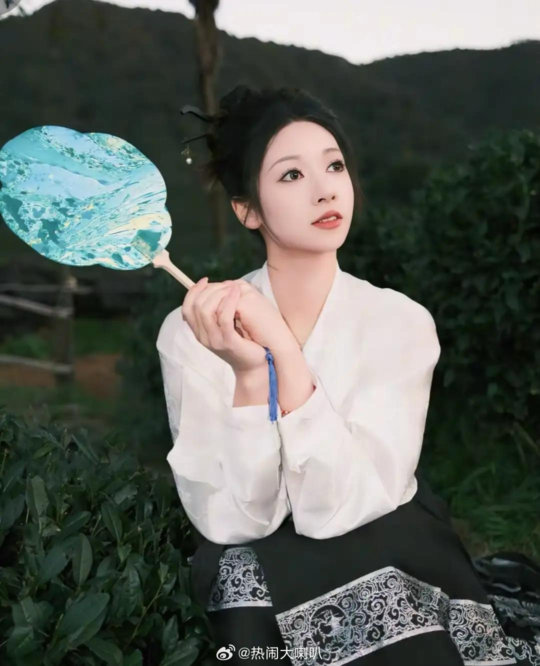 吴柳芳谈擦边风波从体操赛场到为家庭还债被迫转型，吴柳芳的回应道出了退役运动员的现