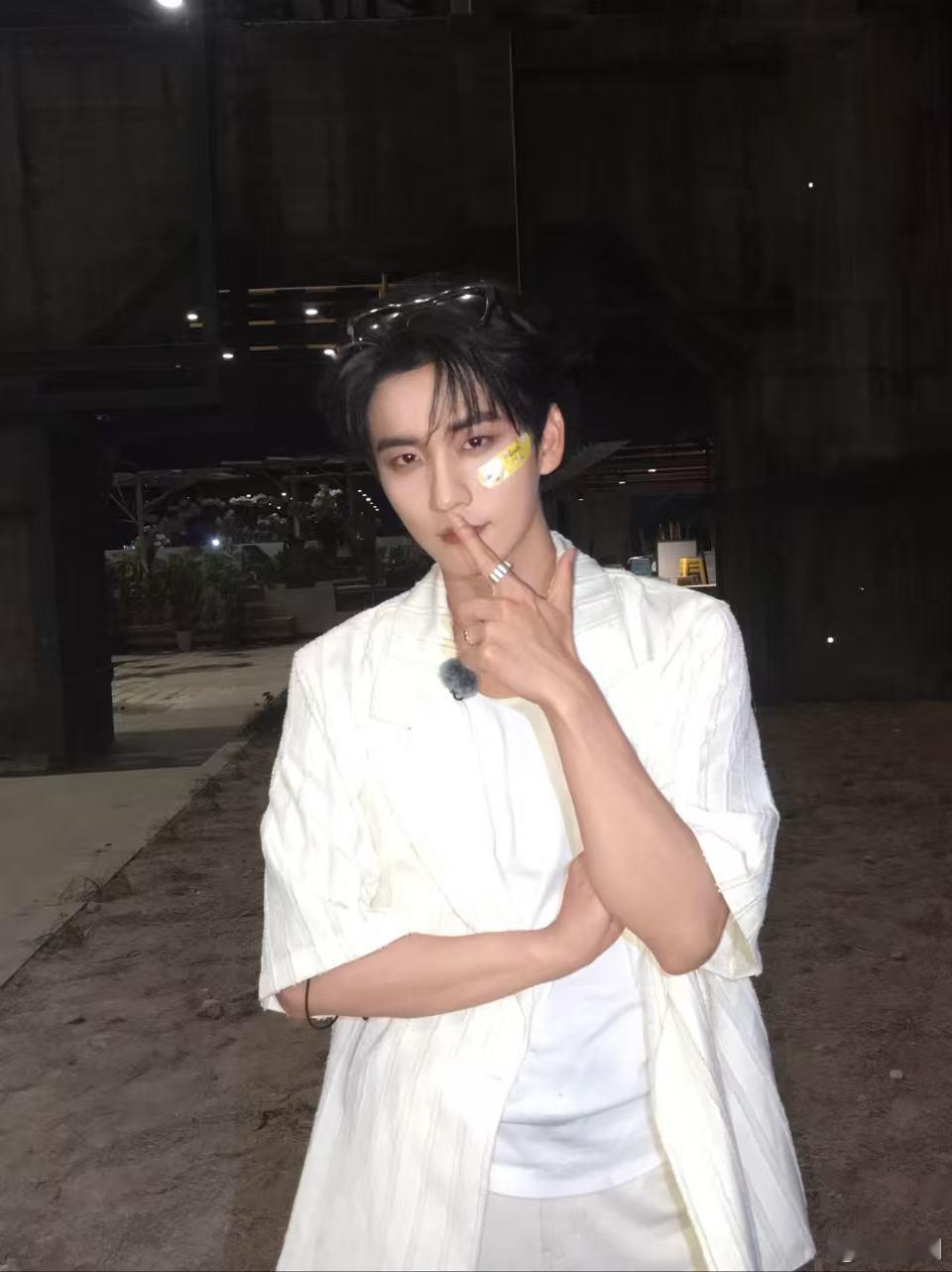 陈鑫海被工作人员喊表哥陈鑫海一年一度的生日纪录片来了 喜欢陈鑫海对待生活的仪式感