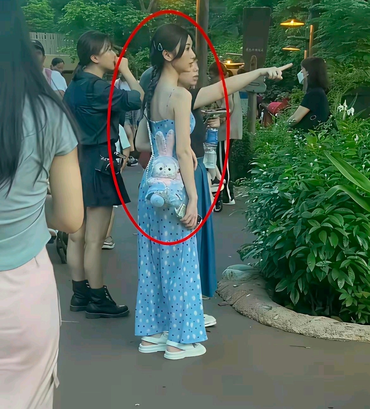 我滴个天呐！万万没想到啊！现实中的女神是这么可爱的一小只只。 