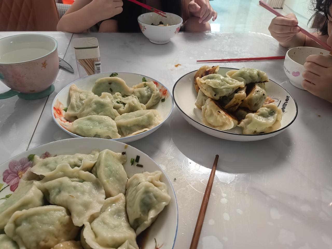 日子过的真快。都八月十八号了，快乐的日子总是过的很快。再有十三天孩子们就上学了。