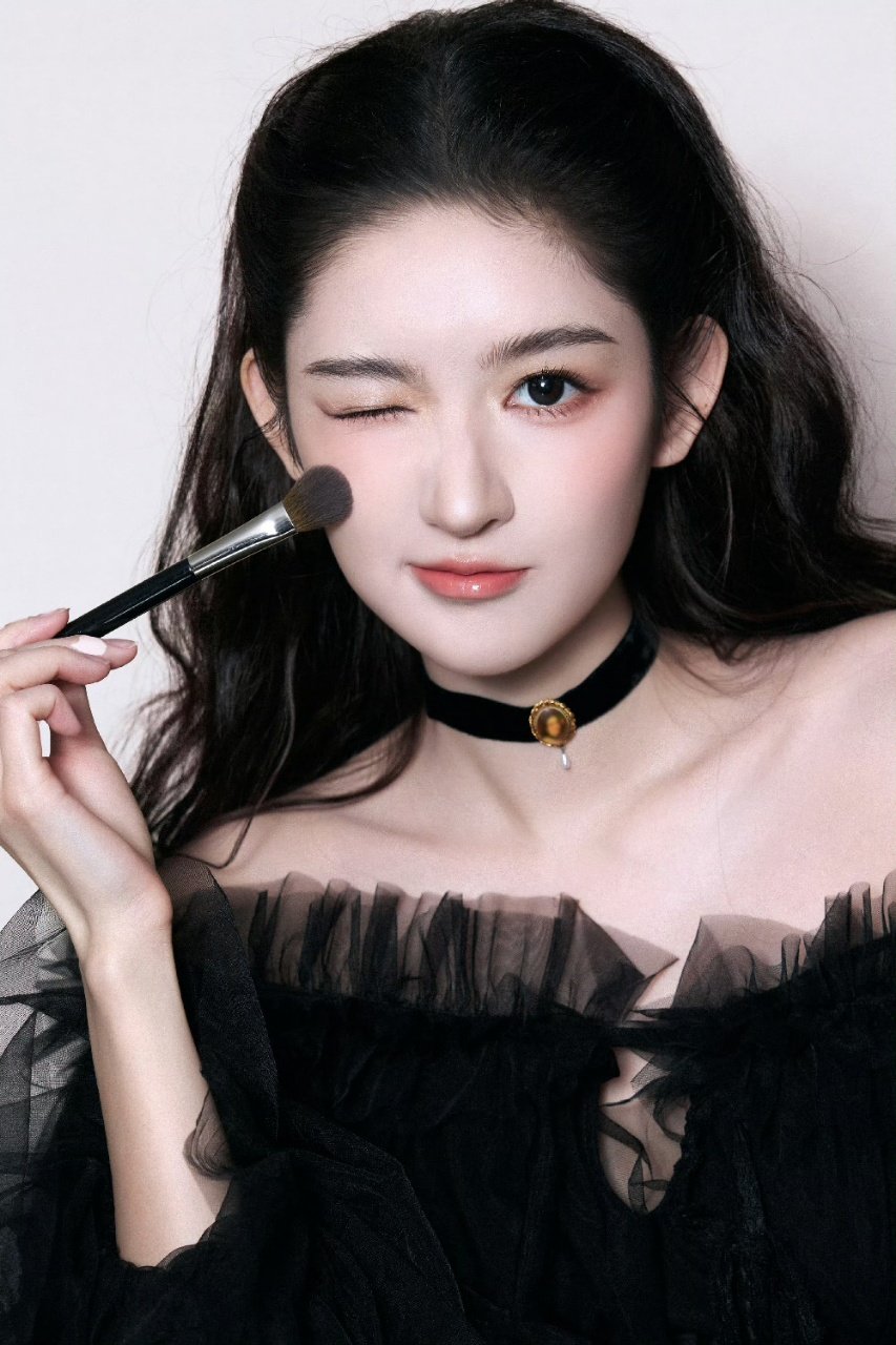 王玉雯黑色薄纱一字肩王玉雯allblack薄纱look 好美啊啊啊王玉雯！ 娱乐