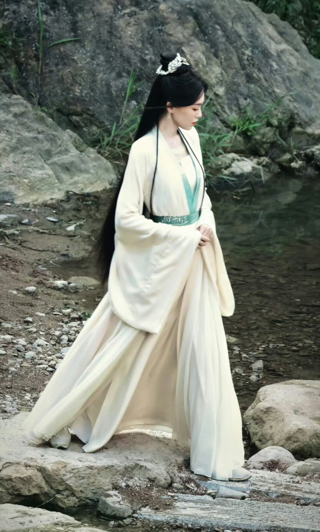 唐嫣申请加入85花古偶战场 ​​​