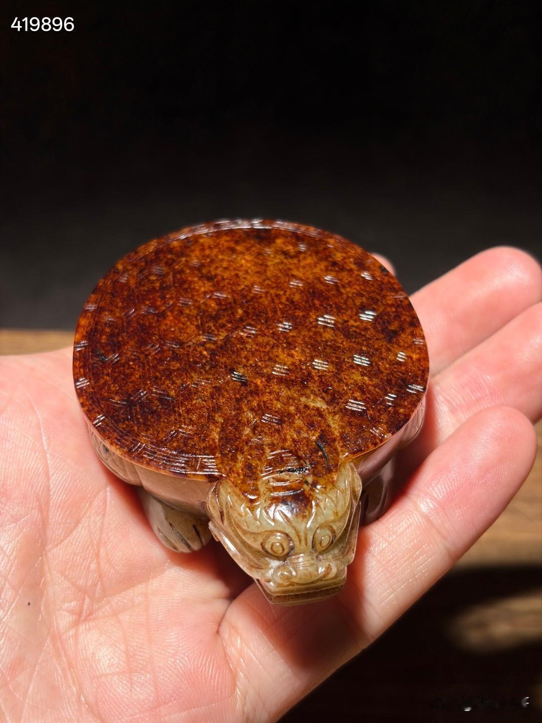 清和田玉籽料龙龟
尺寸8×5.7×2.1厘米