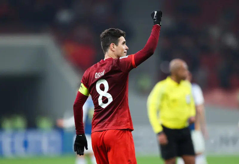 绿茵小金人宣布退役！4月4日晚的浦东足球场，随着主裁判一声哨响，上海海港依靠王燊