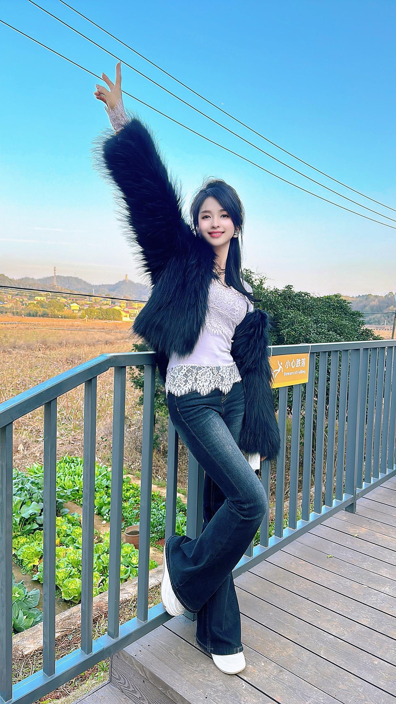 生活很简单，日子很平淡，偶尔田间走走，吹吹风，拍拍照，没有很快乐，也没有不快乐！