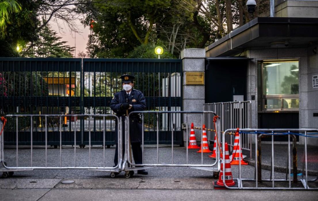 现役军官提着刀，硬闯中国驻日大使馆扬言杀人！这可不是虚构情况，而是24号发生的真