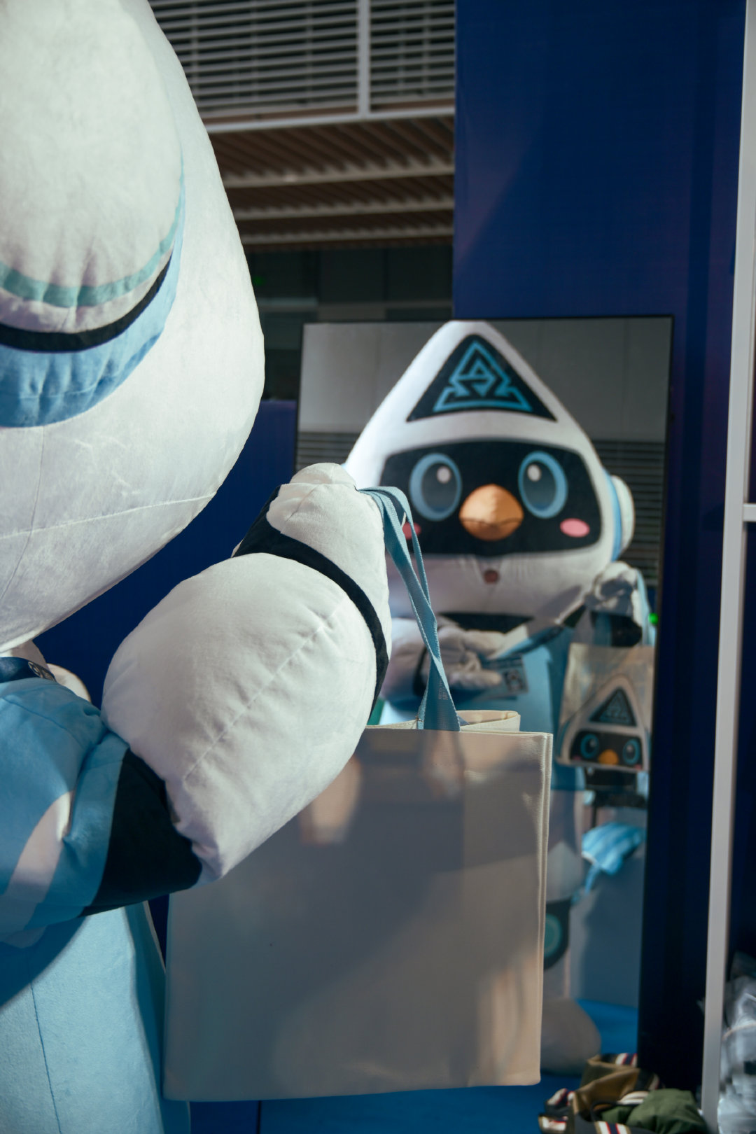 镜子镜子我帅不帅？深圳新鹏城 新鹏城的2026