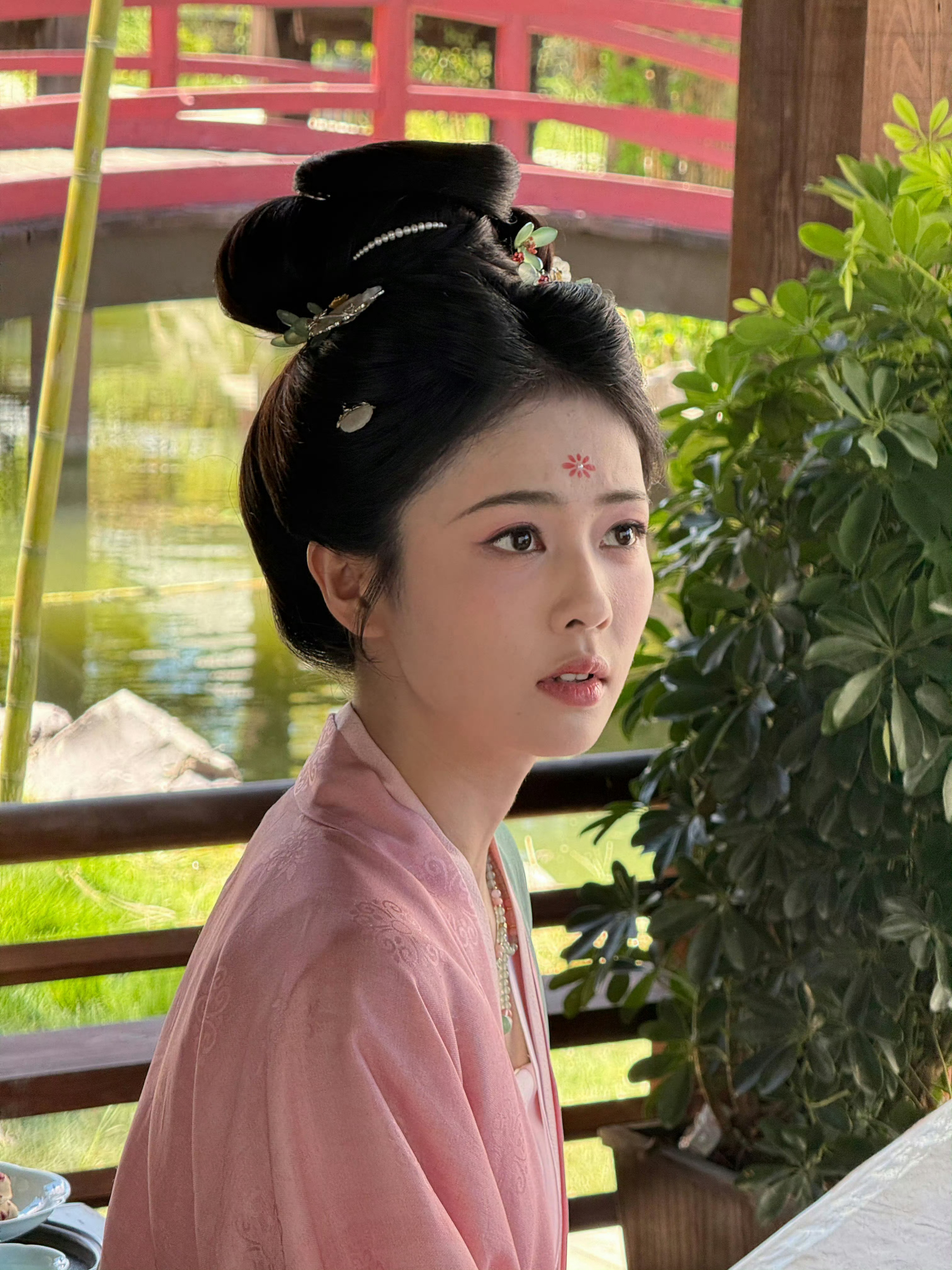 白鹿方回应喝茶替身我不行了，这都要审判？要不是白鹿工作留痕还真说不清了，不过也要