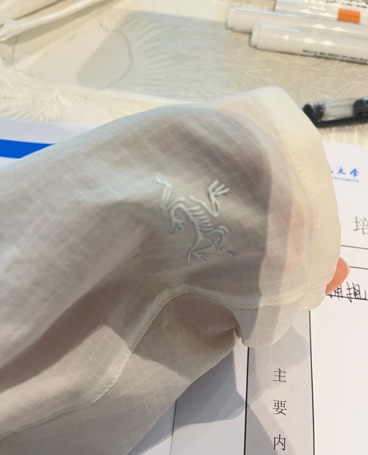 19.9和2000元的防晒衣有什么区别一分价格一分货，但是虽然看似价格差了很多很