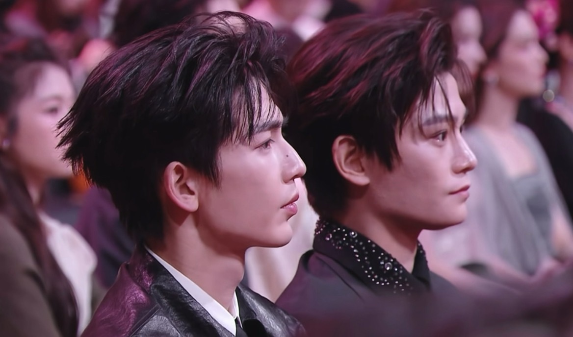 男明星颌面对比，最标准的确实是张凌赫和宋威龙… 