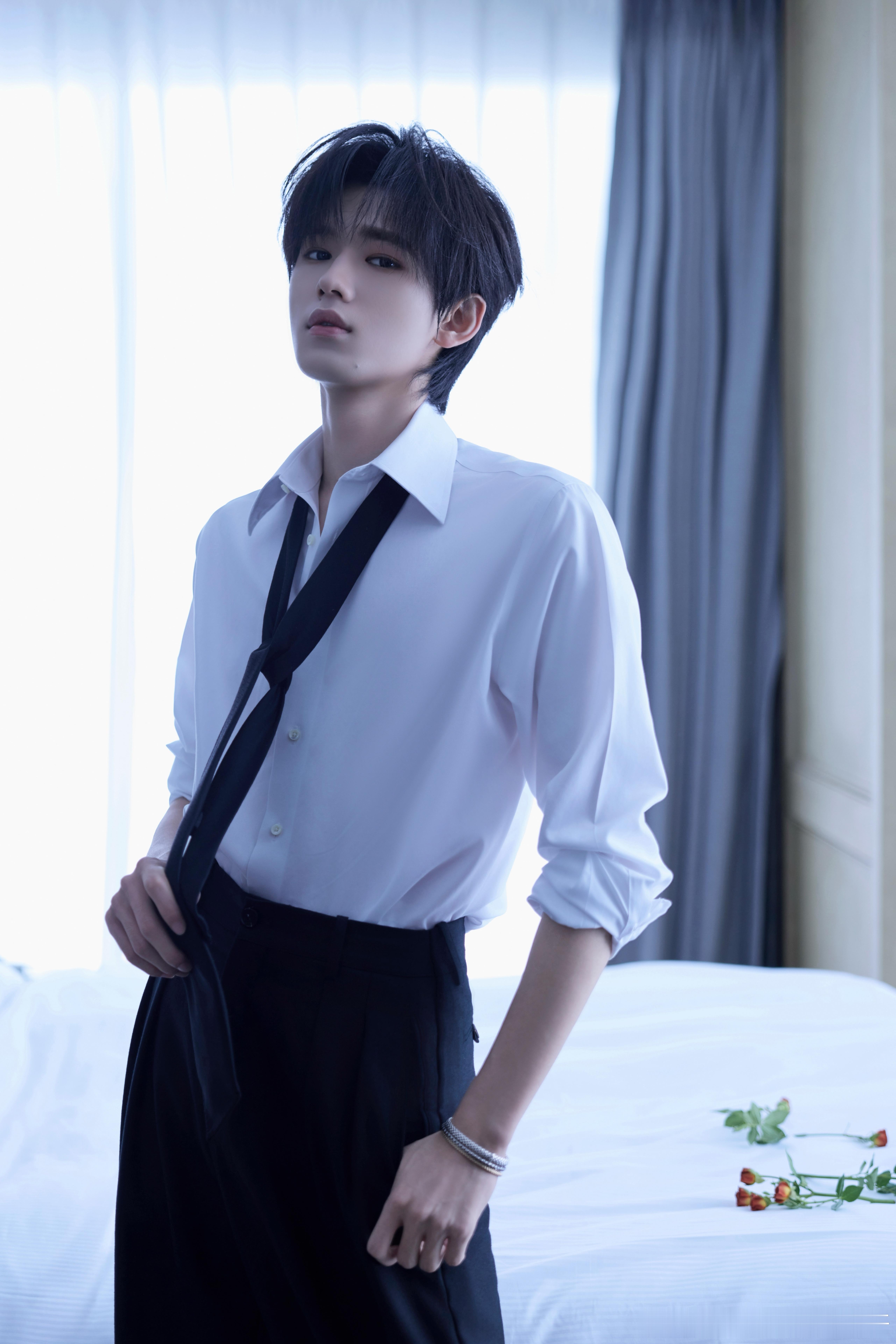 宋亚轩铁了心要养梦女谁教宋亚轩这么系领带的 宋亚轩我看你是铁了心要养梦女！正经领