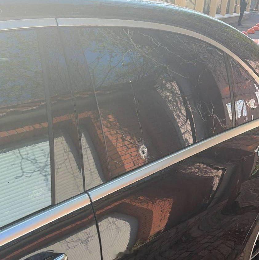 乌克兰地方议员据称在车内被开枪自杀51岁的敖德萨市议会议员亚历山大·伊万尼茨基曾