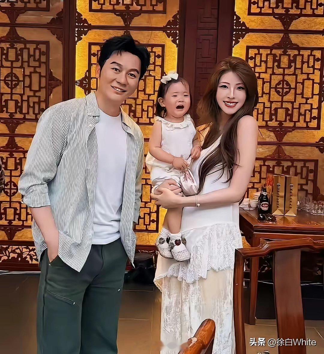 6月7日，李晨参加同父异母妹妹婚礼！今天才知道李晨有个妹妹，比他小18岁，李晨连