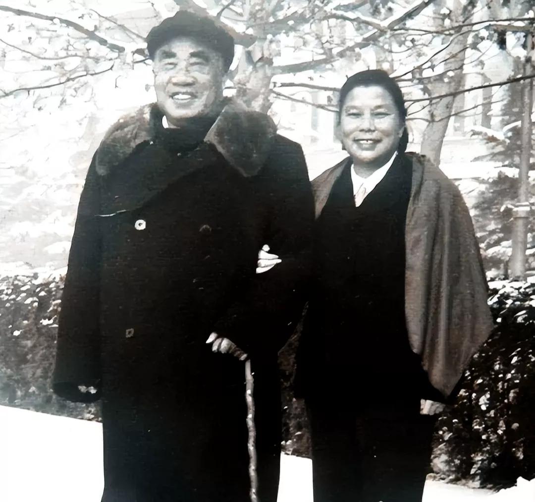 珍贵的历史照片。
这是一张朱德和夫人康克清在一起的一张珍贵照片
这一温馨的场景，