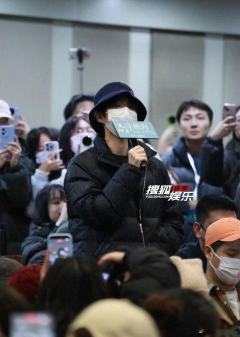 王俊凯 退步啦刘昊然 救命！王俊凯吐槽完刘昊然后悔了吧，不然怎么脸那么红啊！ 