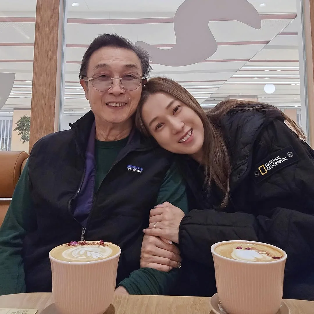 钟嘉欣与刘松仁相聚，两人曾合作《华丽转身》