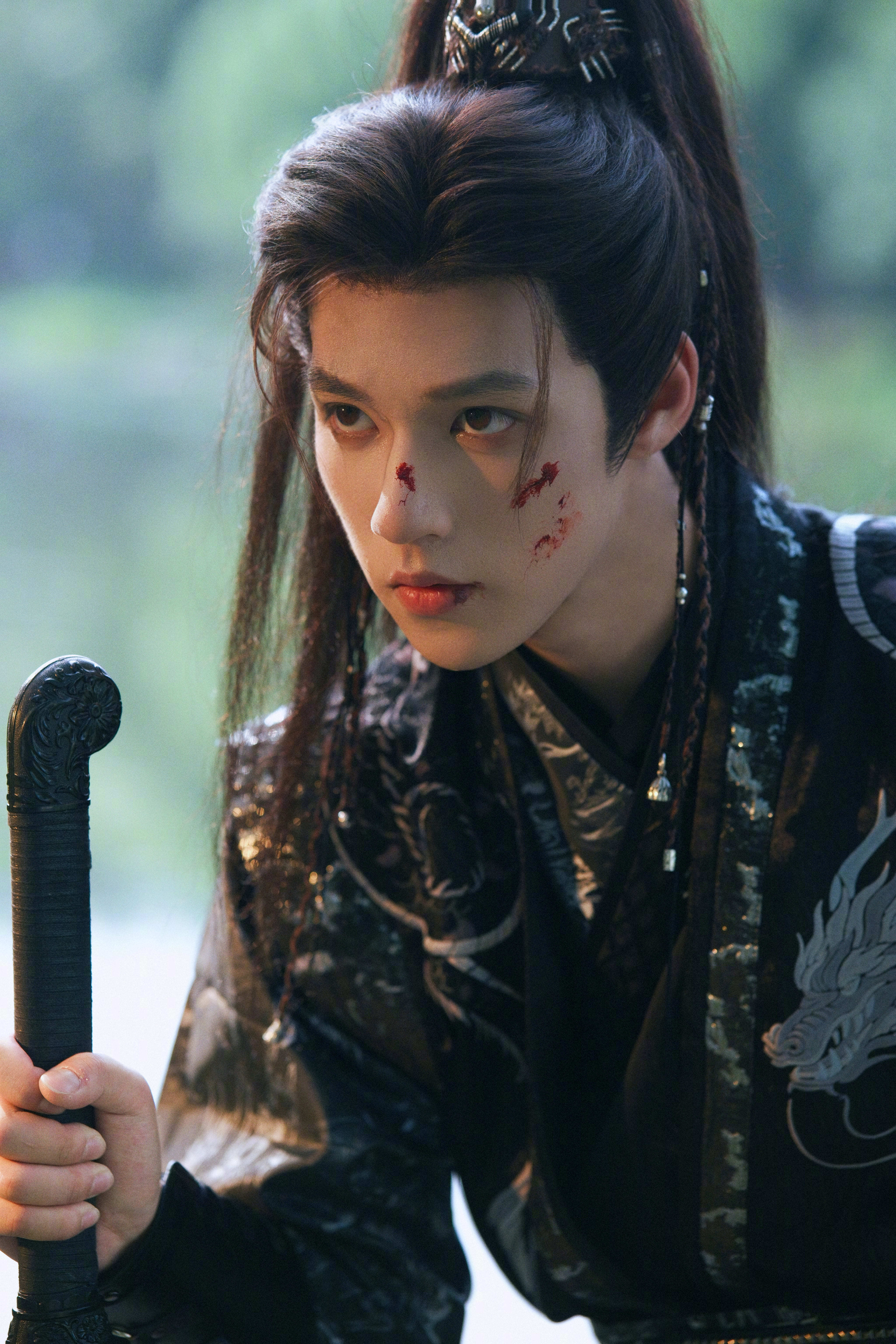 谁给徐奥俊递个古装本谁来给这个递个古装本？见习惯了之前在《命悬一生》和《生命树》