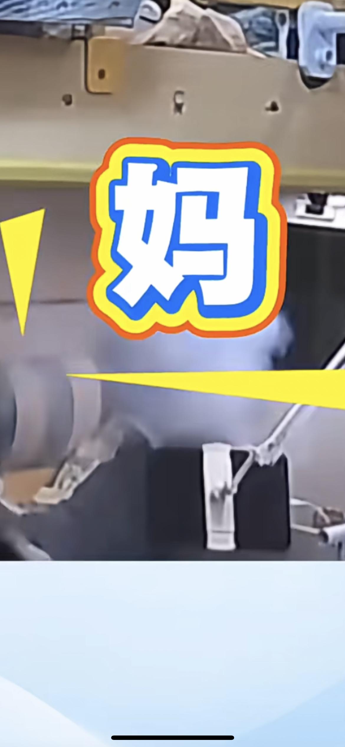 12月13日 北京，男孩边充电边看平板，平板突然爆炸冒出浓烟吓坏男孩，男孩说了两