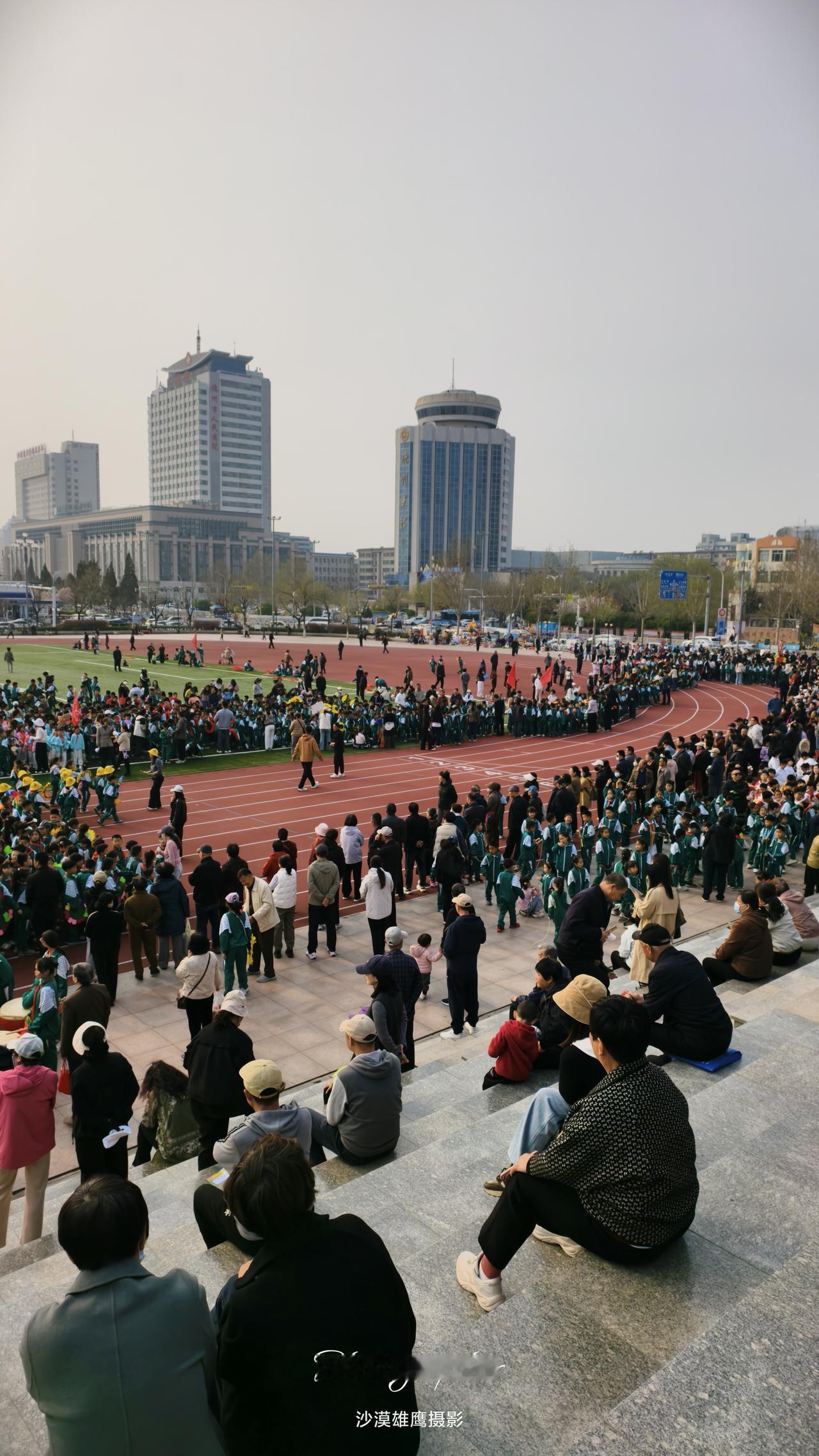 德州市实验小学第二十届体育节今天4月1盛大召开！！！看到孩子们精神抖擞，队伍整齐