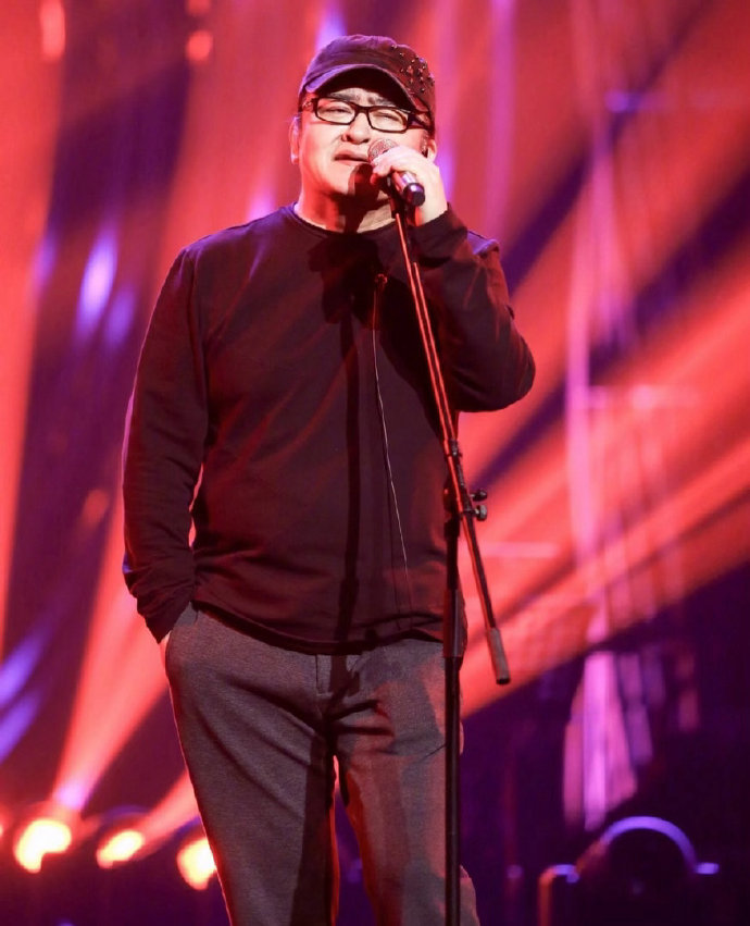 刘欢每年出100万资助年轻音乐人 我看过不少原创音乐人分享，最大的梦想就是进专业
