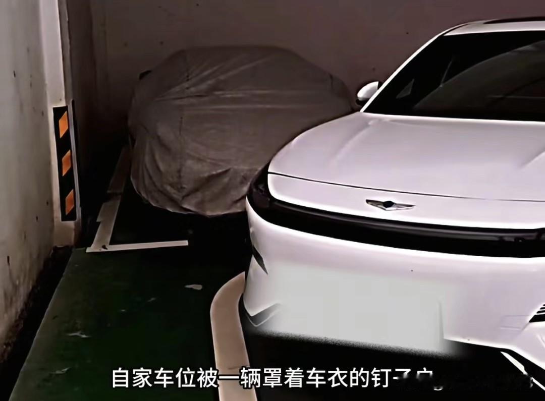 武汉车位维权变“车展团建”，车主快吃不起热干面了
 
武汉的小航航回家，发现自家