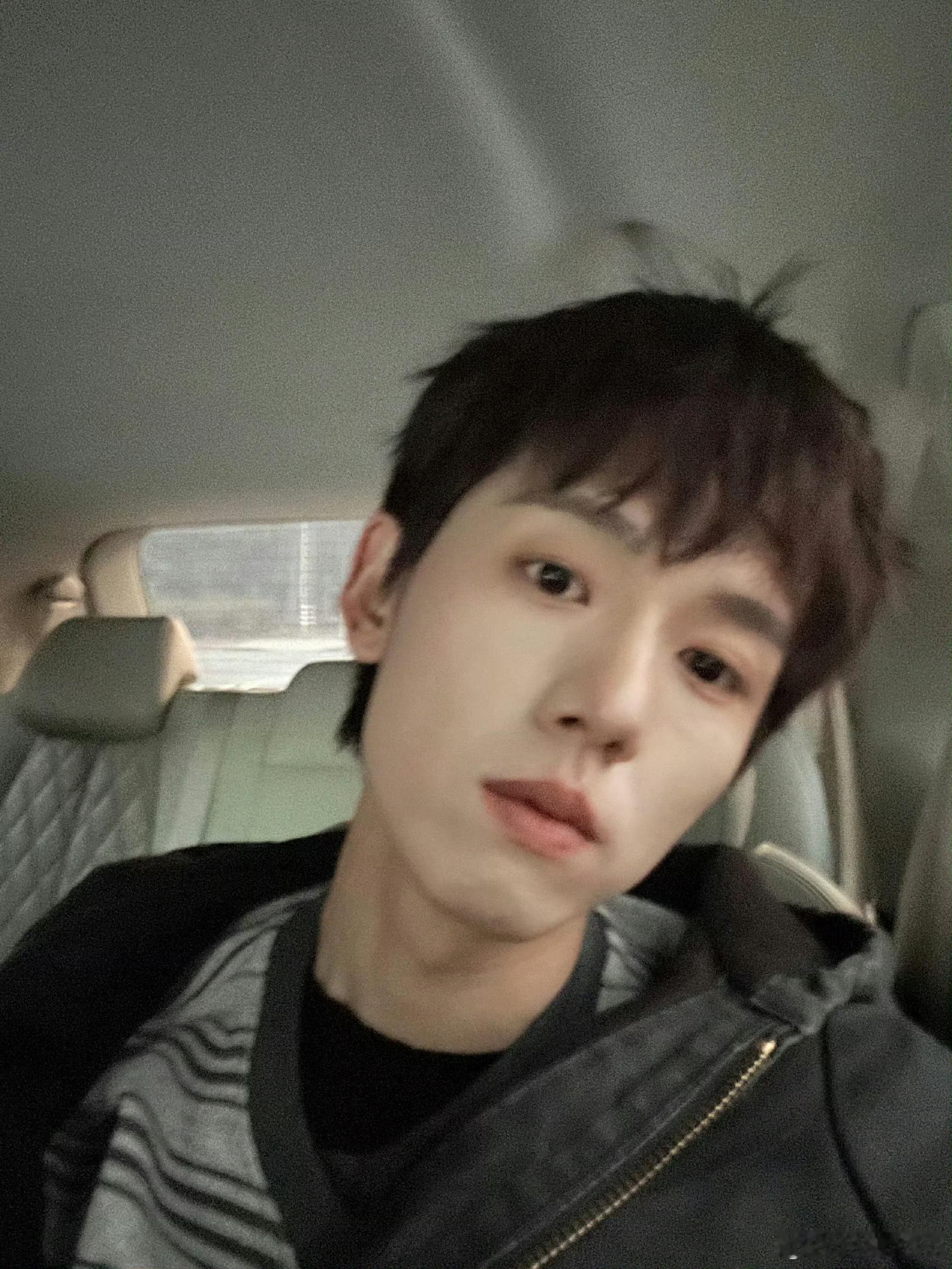 特邀主演张耀罗秋韵王安宇章若楠新剧《想把你和时间藏起来》特邀主演张耀罗秋韵，好新