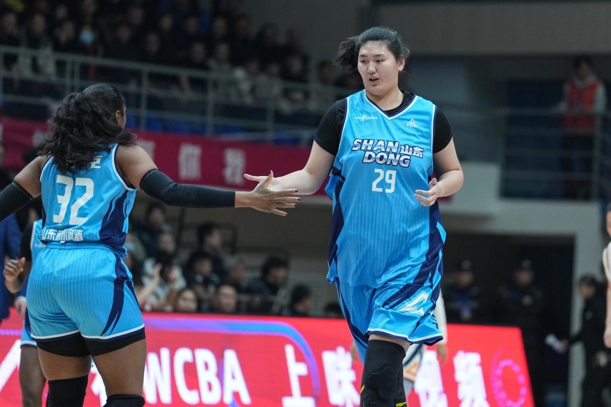 今晚看张子宇助队战新疆女篮能否扳回？

上一场山东女篮以79:82惜败给新疆女篮