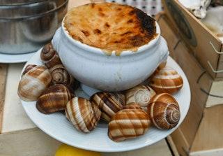 据报道，法国北部马恩省布济地区（Bouzy）一家专攻高档食用蜗牛（escargo