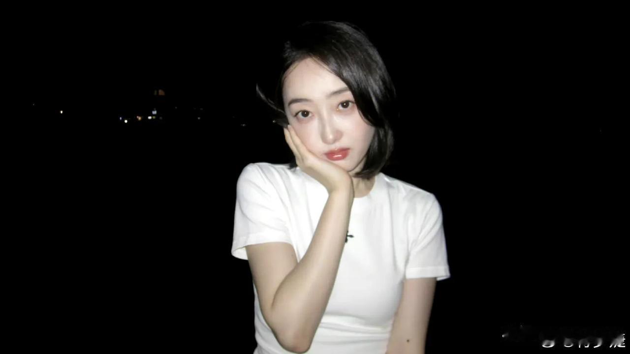 蒋梦婕，双峰形状很好看