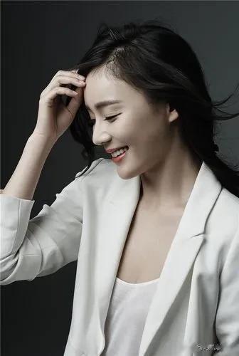 跟着袁姗姗一起见证侗寨的爱情故事！

贵州省黔东南州山青水秀，苗侗民族长期聚居，