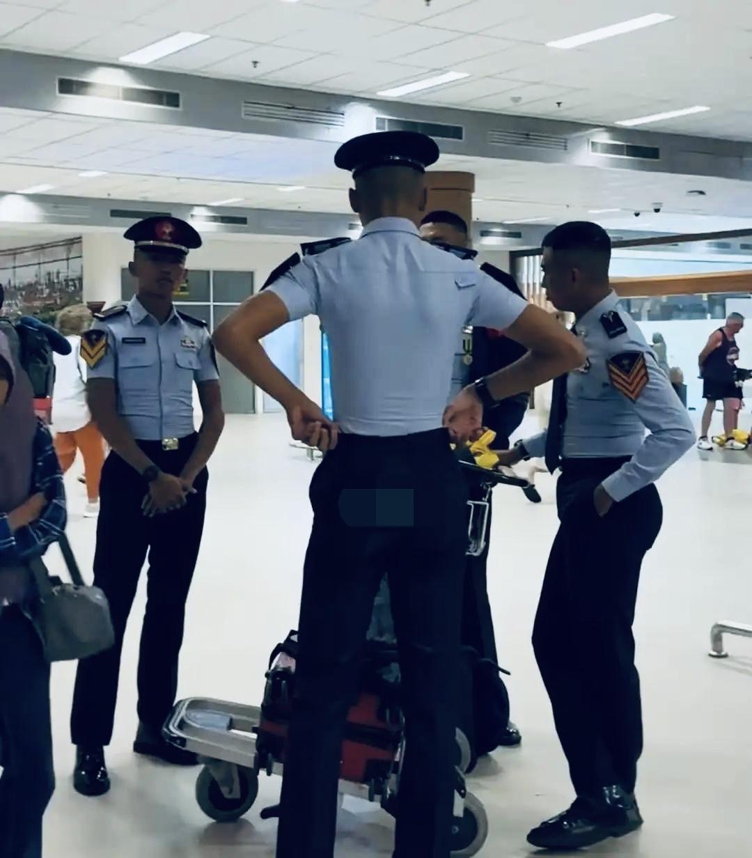22名中国乘客被泰航集体拒载，安保还拉眼角嘲讽！

事情发生在7月29日深夜。