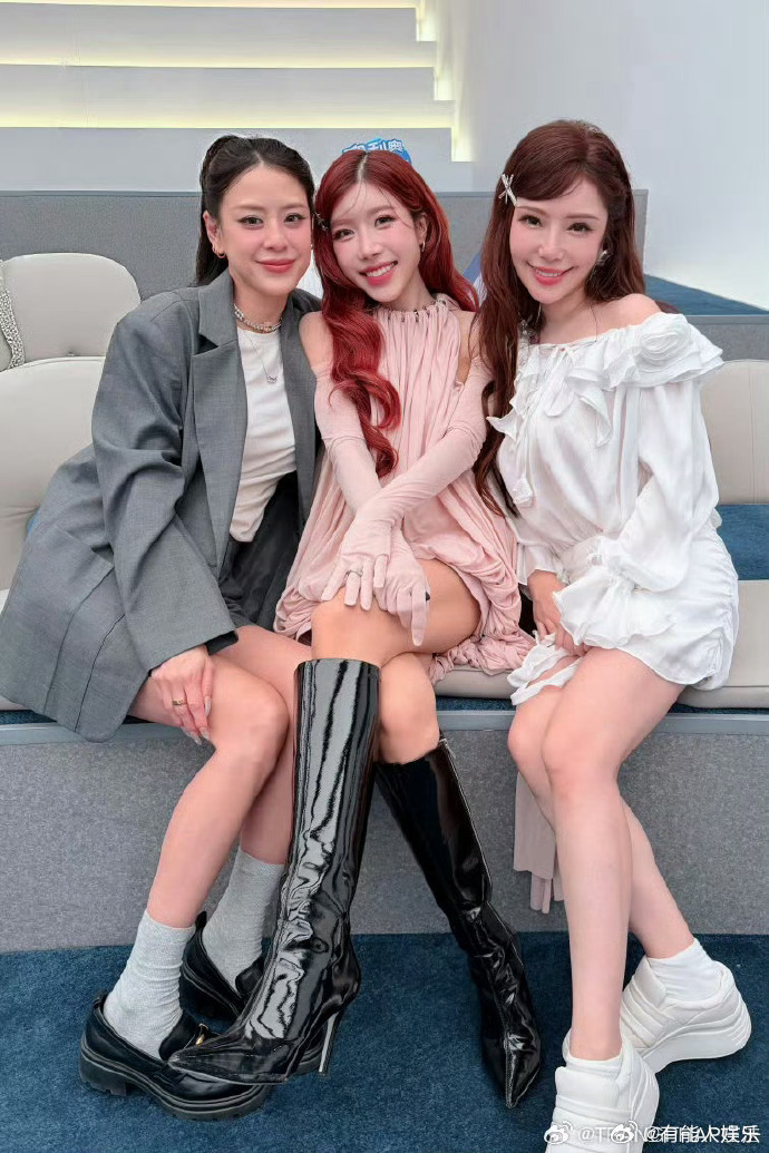 维妮娜庄法江语晨抱头痛哭维妮娜奔向庄法江语晨 永远会被姐姐们之间的情感所打动到了