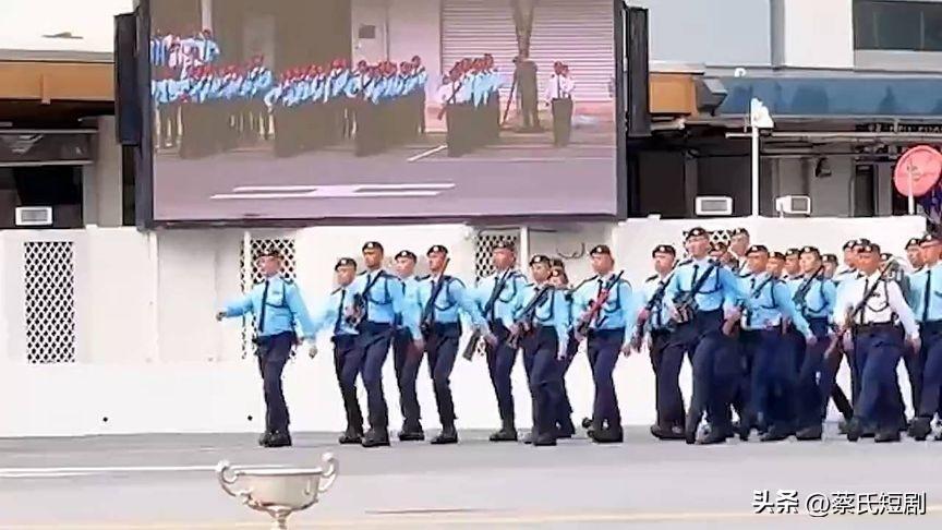 整齐划一的步伐，展现军人的英姿与风采！帅！港警