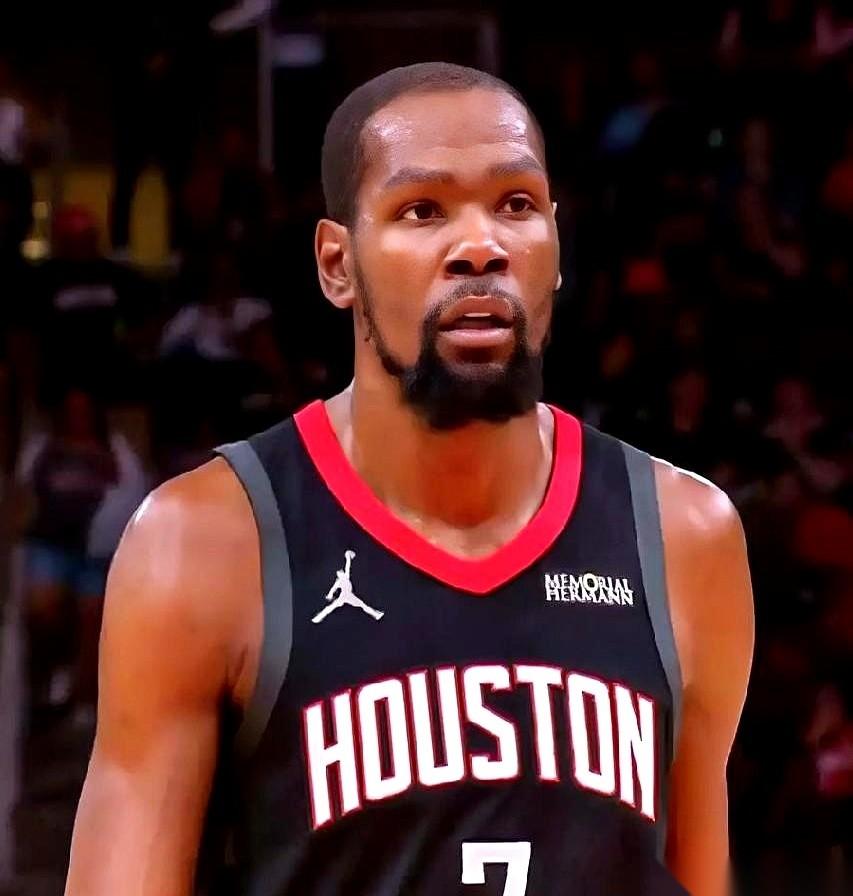 我靠，什么时候的事儿？
杜兰特去火箭了？？还哐哐砍了30分7助攻？
我翻了三遍手